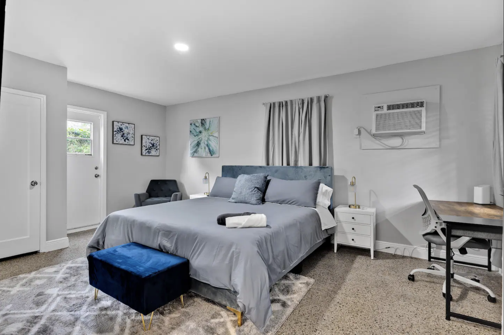 Chic Miami Shores Studio: King Bed, Parking, WiFi & 55" TV