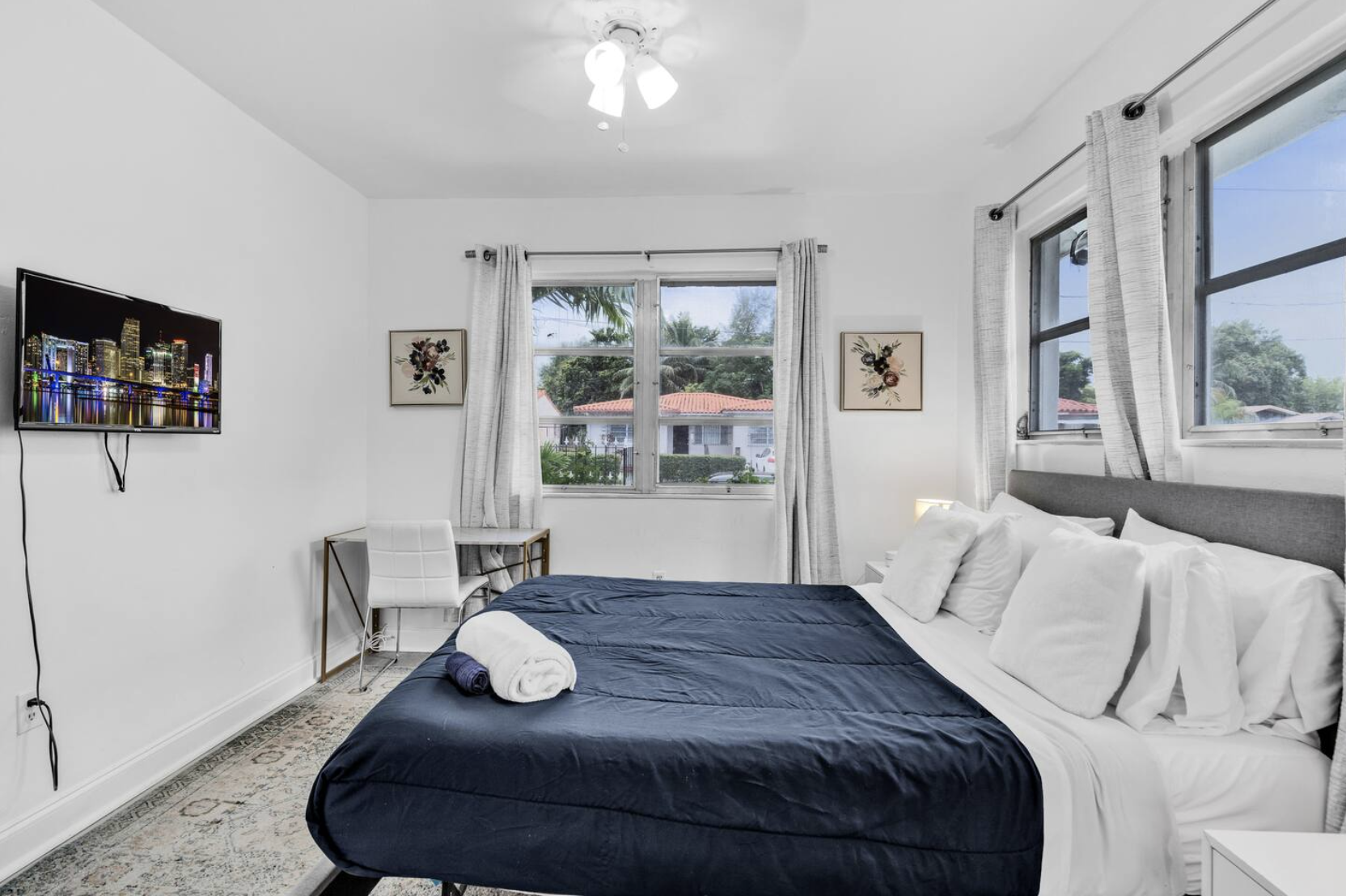 2BR 1BA, Pool, Patio, Lounge Chairs, Parking, WiFi