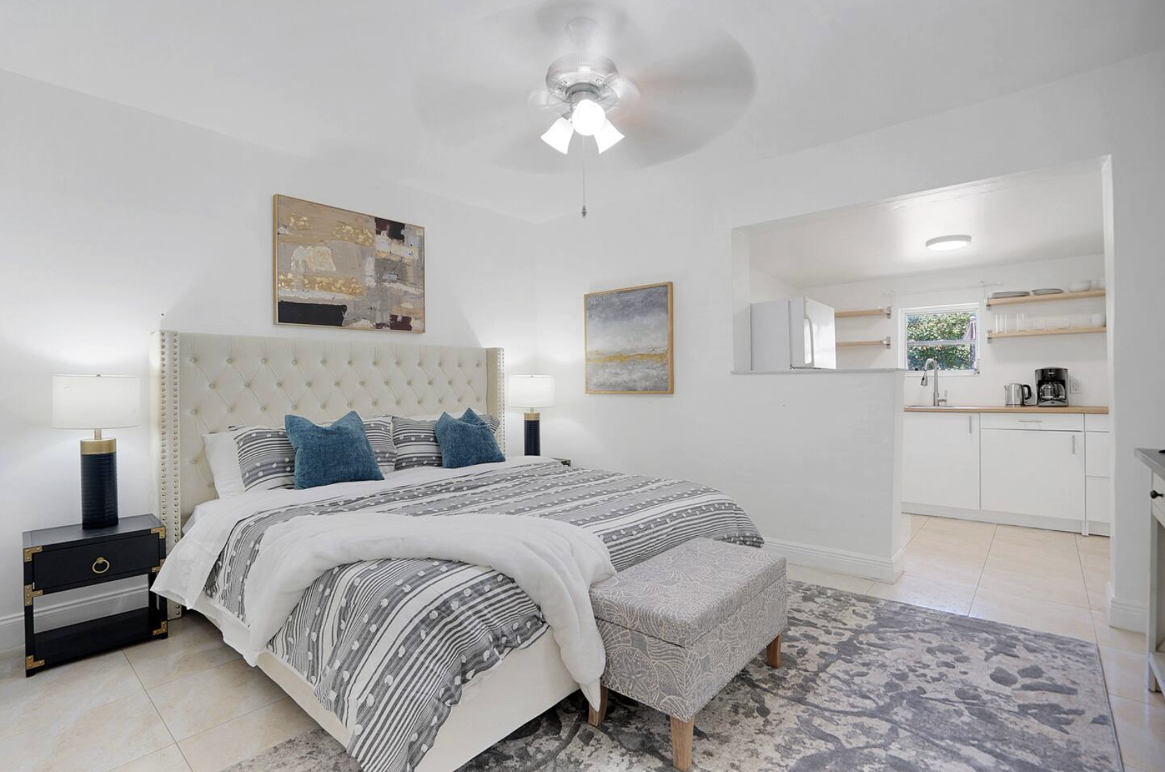 King Suite, Pool, Parking, Patio, High Speed Wi-Fi