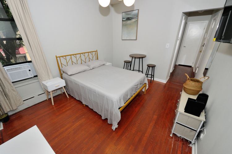 Well-lit studio in UES