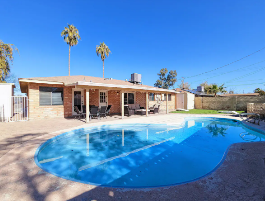 Beautiful 5BD/2BA House with pool in Scottsdale
