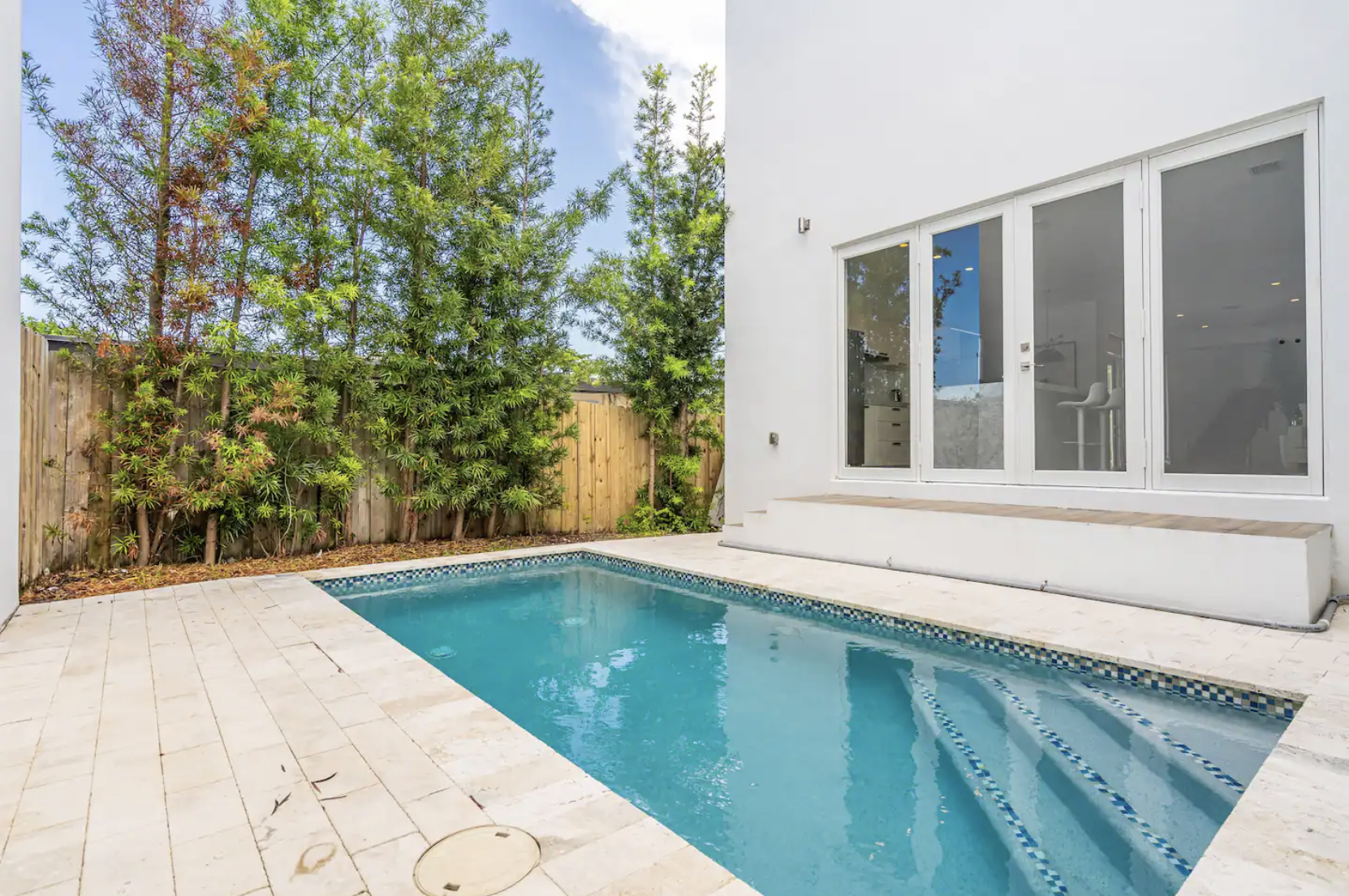 Stunning 3BD/2.5BA townhouse with private Pool, Parking, Laundry, Wi-Fi