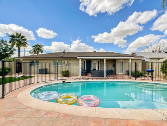 Spacious house with 4BD in Scottsdale Entertainment district