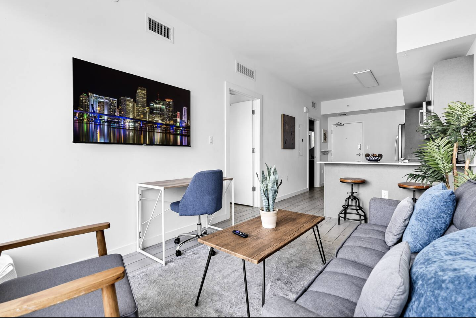 Modern 1BD apartment with Pool, Laundry, Doorman, Elevator, Gated Parking