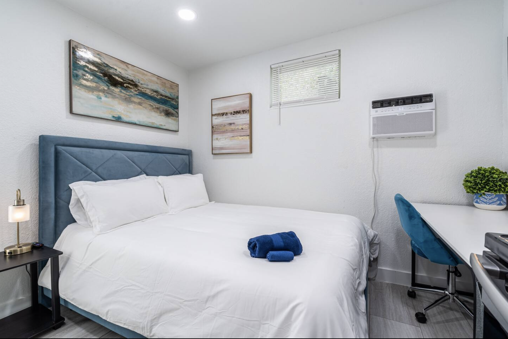 Queen Suite, Pool, Patio, Lounge Chairs, Fast Wifi