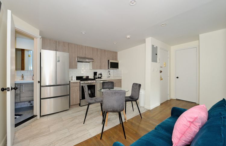 Spacious apartment in Chinatown with 3BD/2BA